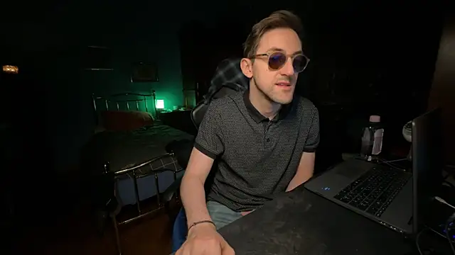 Stefisexy91 online show from December 17, 2025, 8:37 pm