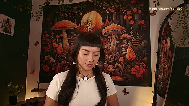 6Briela9  online show from May 17, 2026, 4:43 am