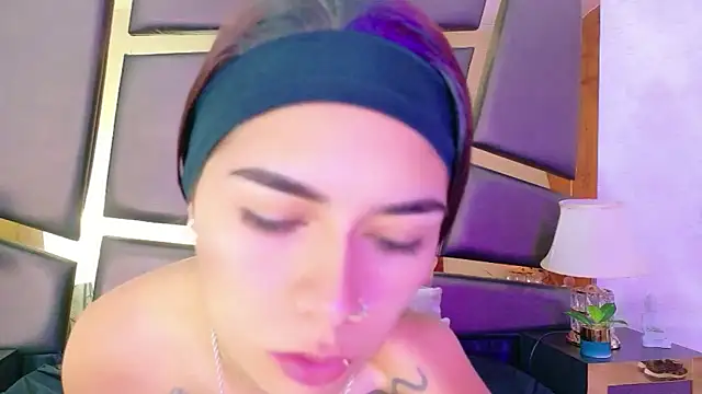 NicoleEsposito online show from September 30, 2025, 1:05 pm