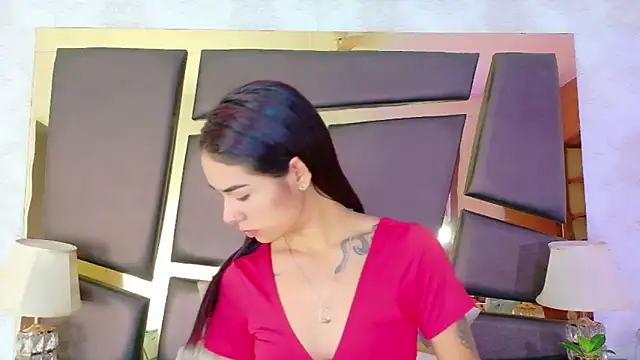 NicoleEsposito online show from October 1, 2025, 1:06 pm