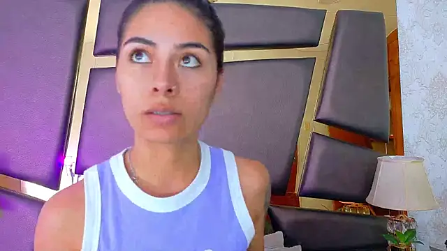 NicoleEsposito online show from October 9, 2025, 12:58 pm