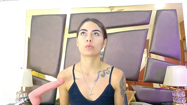 NicoleEsposito online show from October 22, 2025, 1:00 pm