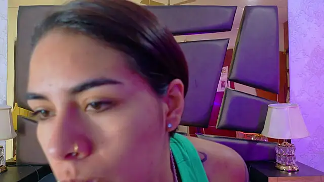 NicoleEsposito online show from October 29, 2025, 12:51 pm