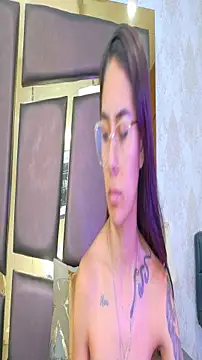 NicoleEsposito online show from November 26, 2025, 1:23 pm