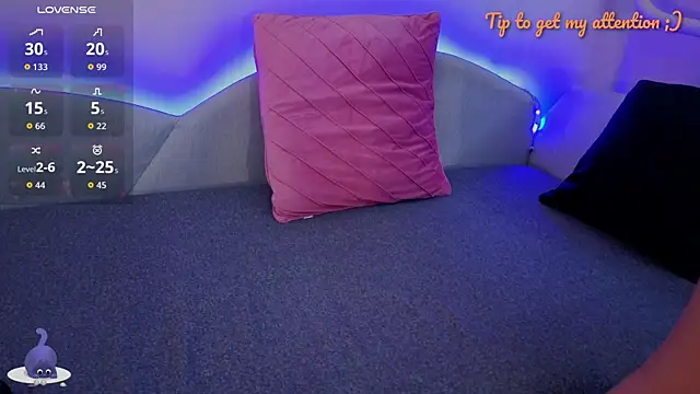 MysticMia online show from November 3, 2025, 11:55 am