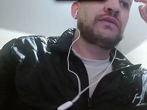 Snapshot of camiloking1720 chatting on November 25, 2025, 8:09 pm camiloking1720 online show from November 25, 2025, 8:09 pm