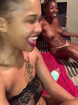 Snapshot of cardibabe chatting on December 15, 2024, 9:53 pm cardibabe online show from December 15, 2024, 9:53 pm