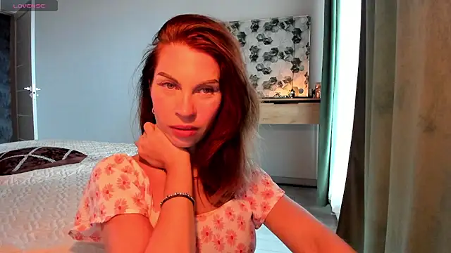 Selena Rase online show from October 13, 2025, 9:09 am