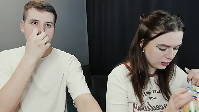 Pinku kitsune online show from February 11, 2025, 6:08 am