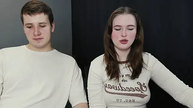 Pinku kitsune online show from March 12, 2025, 11:42 am