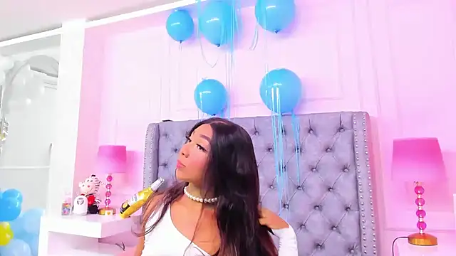 HaileeRoberts online show from October 4, 2025, 12:36 pm