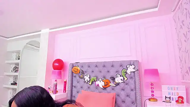 HaileeRoberts online show from October 14, 2025, 1:01 pm