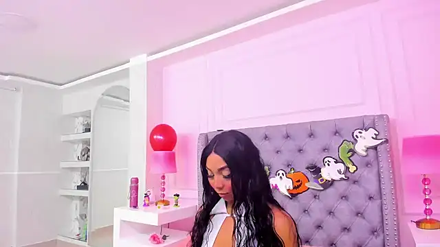 HaileeRoberts online show from October 16, 2025, 12:50 pm