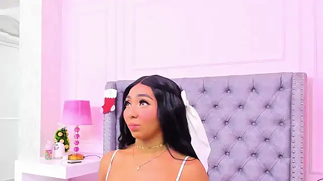 HaileeRoberts online show from December 2, 2025, 12:32 pm