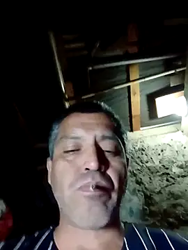 rodrig6987 1 online show from October 15, 2025, 2:11 am