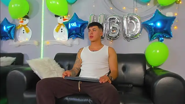 Cristopher strong online show from December 30, 2024, 12:42 pm