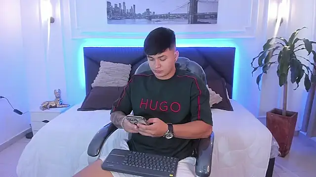 Cristopher strong online show from November 30, 2025, 2:21 pm