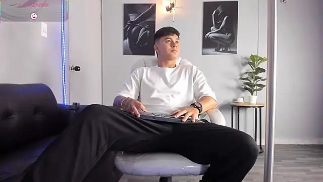 Cristopher strong online show from March 9, 2026, 12:09 pm