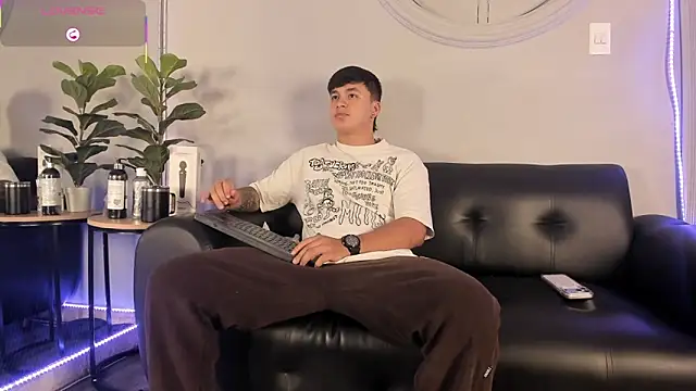 Cristopher strong online show from April 8, 2026, 11:43 am