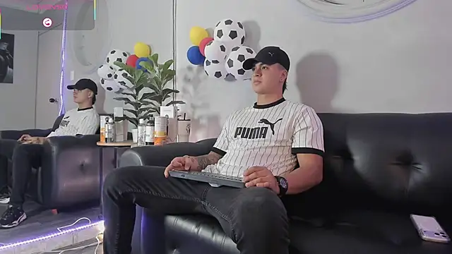 Snapshot of Cristopher_strong chatting on June 26, 2026, 1:04 pm Cristopher strong online show from June 26, 2026, 1:04 pm