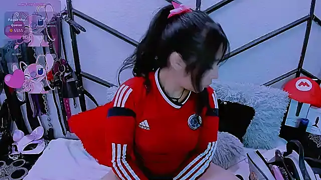 AlanaLuck online show from November 18, 2025, 7:40 pm