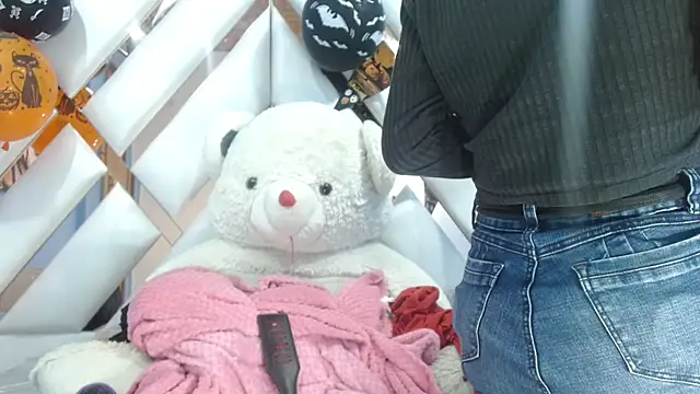 angelina ny online show from October 28, 2025, 1:58 pm