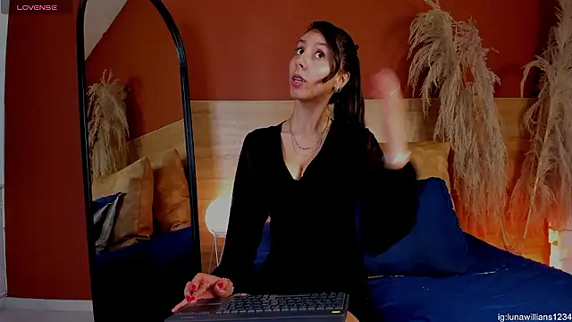 luna willians online show from February 13, 2026, 1:51 pm