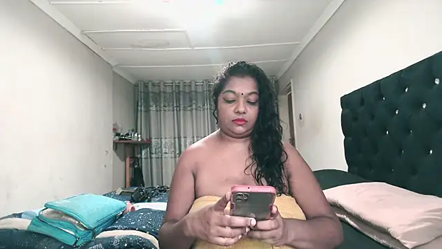 Indianmayaxoxo online show from May 25, 2026, 7:14 am