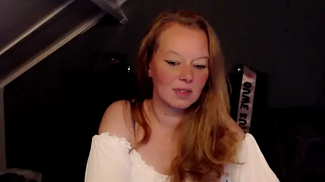 roxanna24 online show from May 19, 2026, 8:04 pm