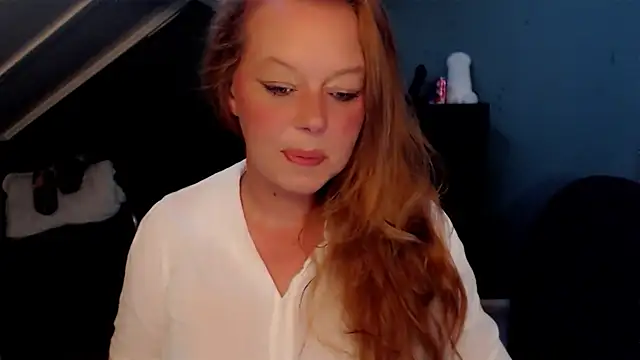 roxanna24 online show from June 1, 2026, 7:48 pm