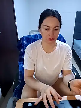 renata hot1 online show from February 15, 2025, 12:33 pm