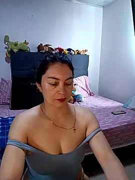 renata hot1 online show from October 3, 2025, 3:09 pm