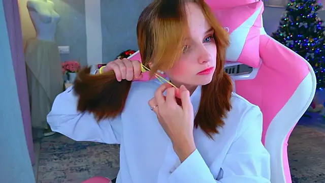 b4by LoL1 online show from December 22, 2025, 11:40 am