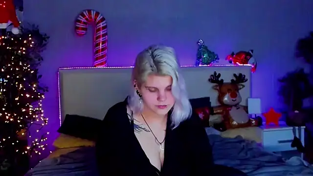Snapshot of JoannLowe chatting on December 26, 2024, 1:40 am JoannLowe online show from December 26, 2024, 1:40 am