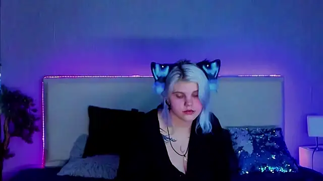 Snapshot of JoannLowe chatting on February 26, 2025, 2:15 am JoannLowe online show from February 26, 2025, 2:15 am