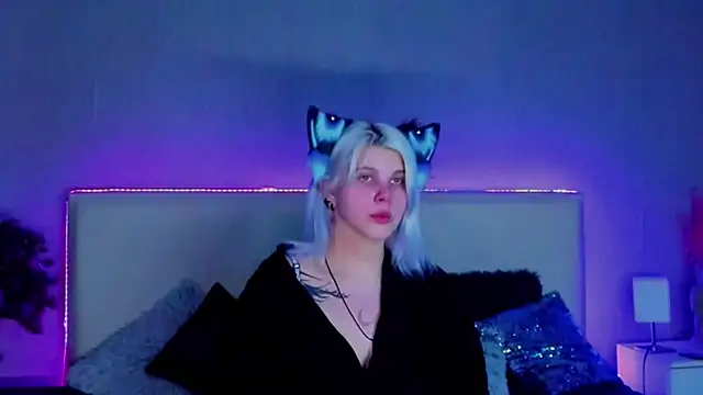 Snapshot of JoannLowe chatting on February 26, 2025, 7:49 pm JoannLowe online show from February 26, 2025, 7:49 pm