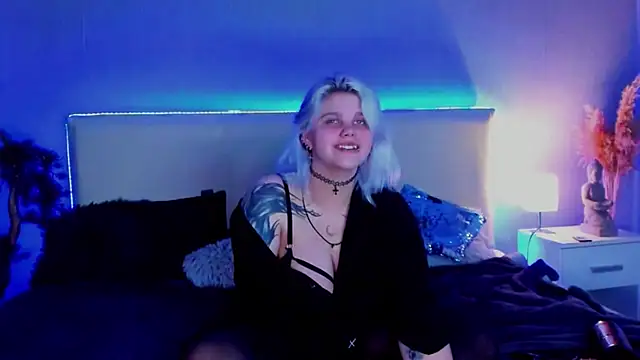 Snapshot of JoannLowe chatting on March 13, 2025, 11:49 pm JoannLowe online show from March 13, 2025, 11:49 pm