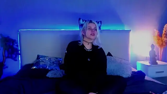 Snapshot of JoannLowe chatting on March 21, 2025, 3:01 am JoannLowe online show from March 21, 2025, 3:01 am