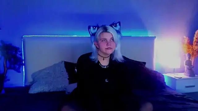 Snapshot of JoannLowe chatting on March 21, 2025, 9:12 pm JoannLowe online show from March 21, 2025, 9:12 pm