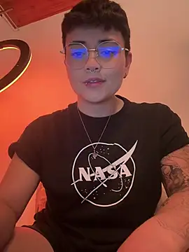 Ashley Chriss online show from January 3, 2025, 5:28 am