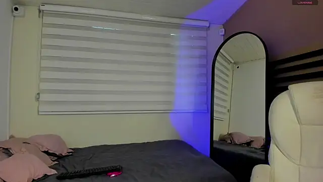 Catyloves online show from November 27, 2025, 10:12 pm