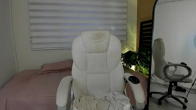 Catyloves online show from January 14, 2026, 10:36 pm