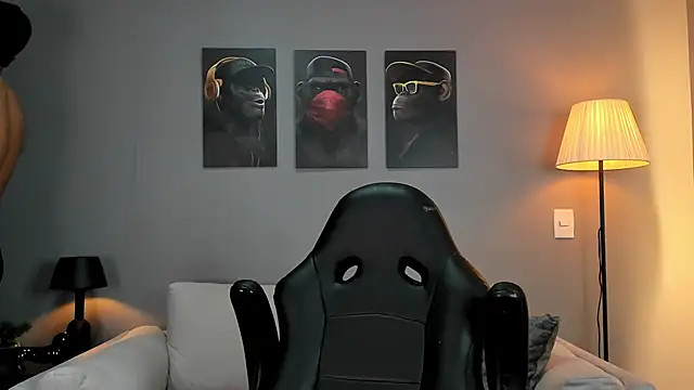 Snapshot of ApoloMakris chatting on November 1, 2025, 5:15 pm ApoloMakris online show from November 1, 2025, 5:15 pm