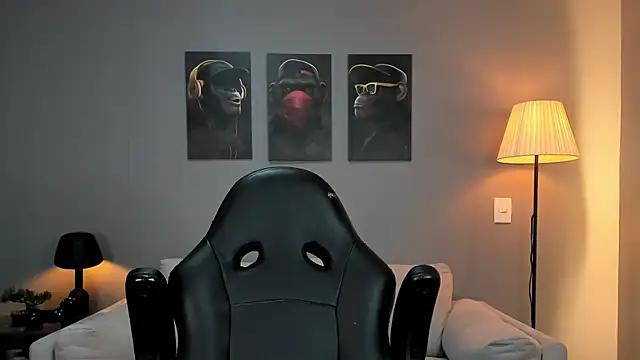 Snapshot of ApoloMakris chatting on November 4, 2025, 8:19 pm ApoloMakris online show from November 4, 2025, 8:19 pm