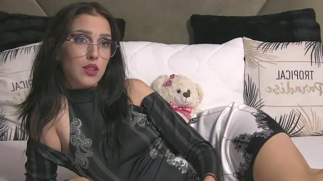 AishaHummer online show from October 8, 2025, 5:32 pm