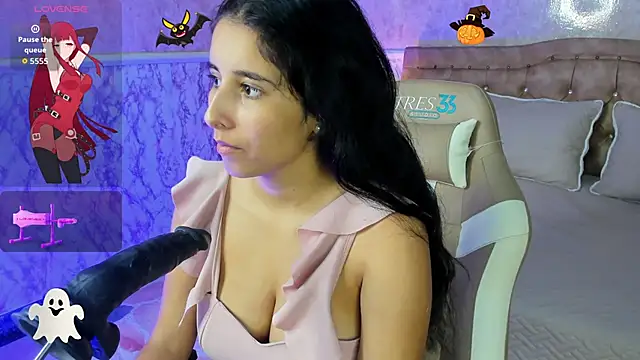 VICTORIA HOUSTON online show from November 1, 2025, 1:35 pm