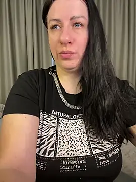 Snapshot of Evelinia chatting on January 10, 2025, 1:41 pm Evelinia online show from January 10, 2025, 1:41 pm