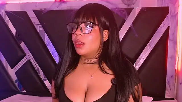 Snapshot of MelannyTylor chatting on October 8, 2025, 5:27 am MelannyTylor online show from October 8, 2025, 5:27 am