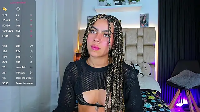 little sophie18 online show from October 18, 2025, 7:58 pm