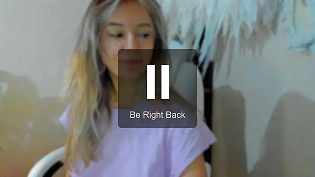 Snapshot of foxy_blond chatting on November 7, 2025, 12:32 am foxy blond online show from November 7, 2025, 12:32 am